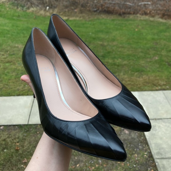 Stuart Weitzman Black Leather Pointed Toe Heels - Picture 17 of 17